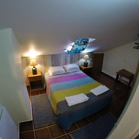 Supertubos Beach Hostel อาโตเกีย ดา บาเลยา ภายนอก รูปภาพ