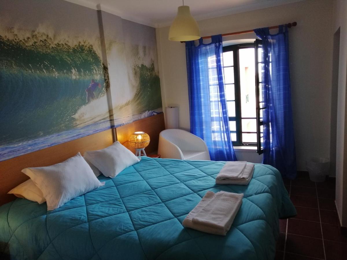 Supertubos Beach Hostel อาโตเกีย ดา บาเลยา ภายนอก รูปภาพ