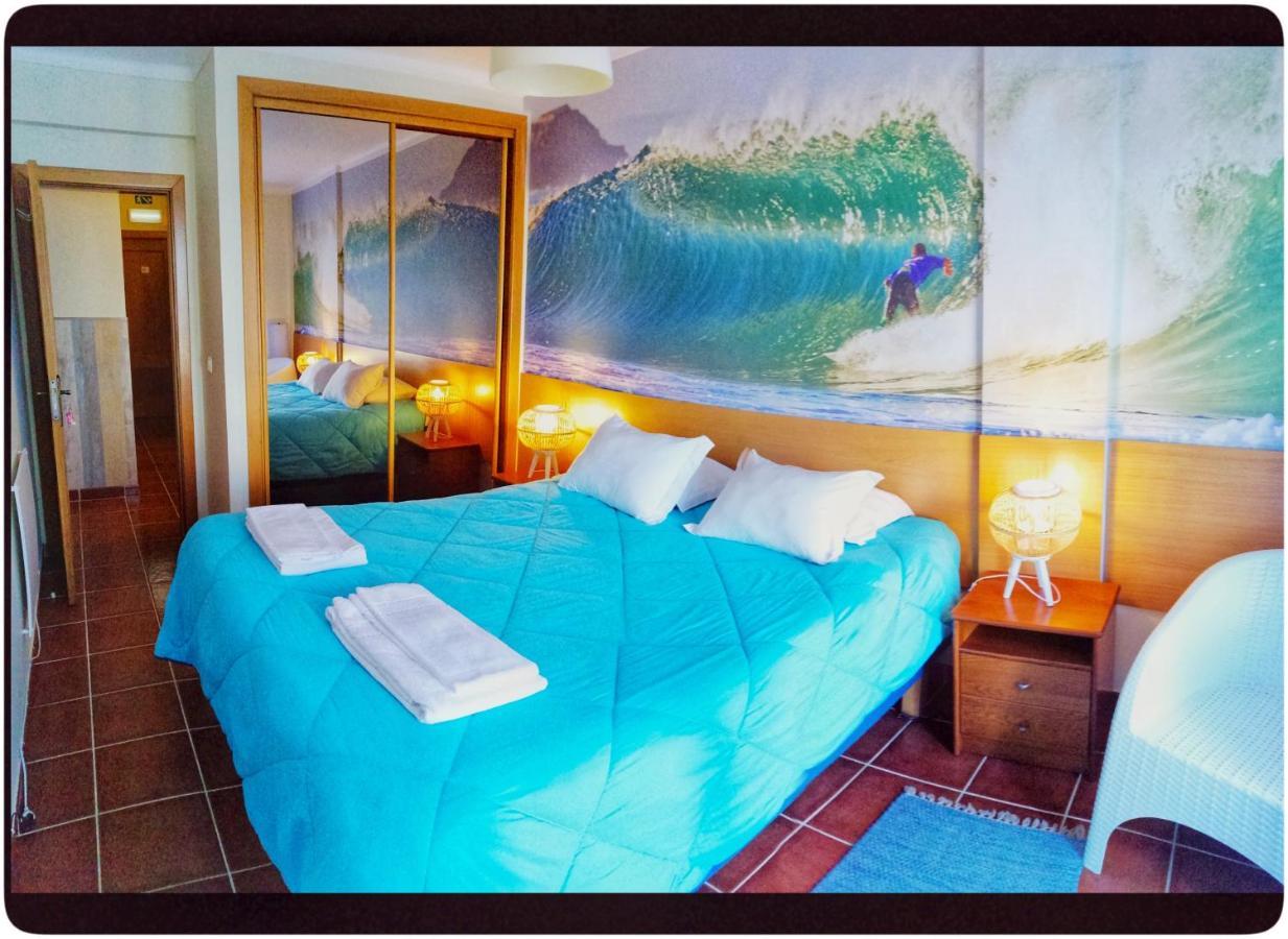 Supertubos Beach Hostel อาโตเกีย ดา บาเลยา ภายนอก รูปภาพ