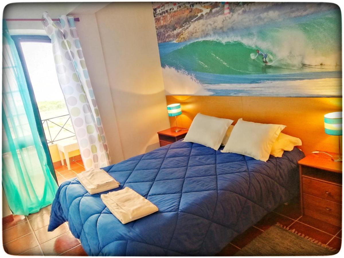 Supertubos Beach Hostel อาโตเกีย ดา บาเลยา ภายนอก รูปภาพ