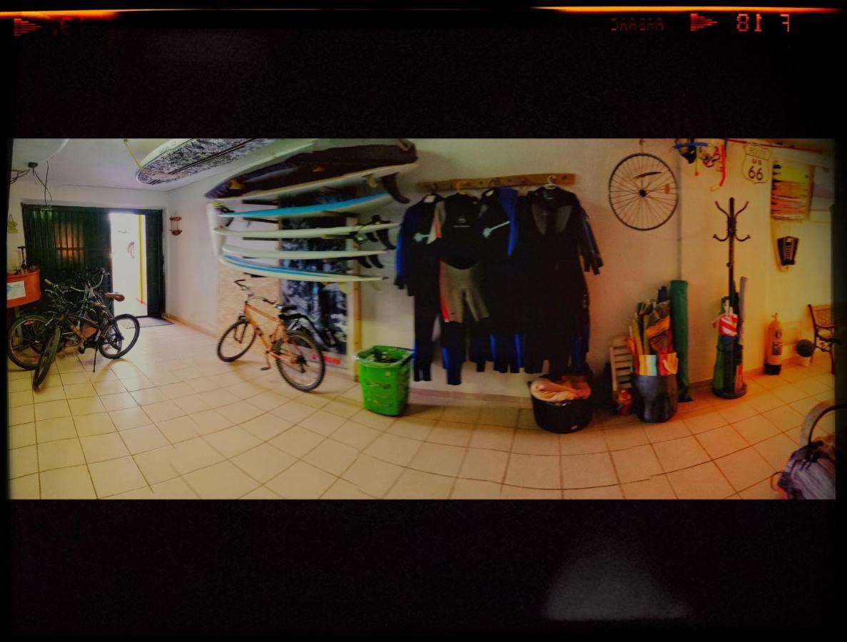 Supertubos Beach Hostel อาโตเกีย ดา บาเลยา ภายนอก รูปภาพ