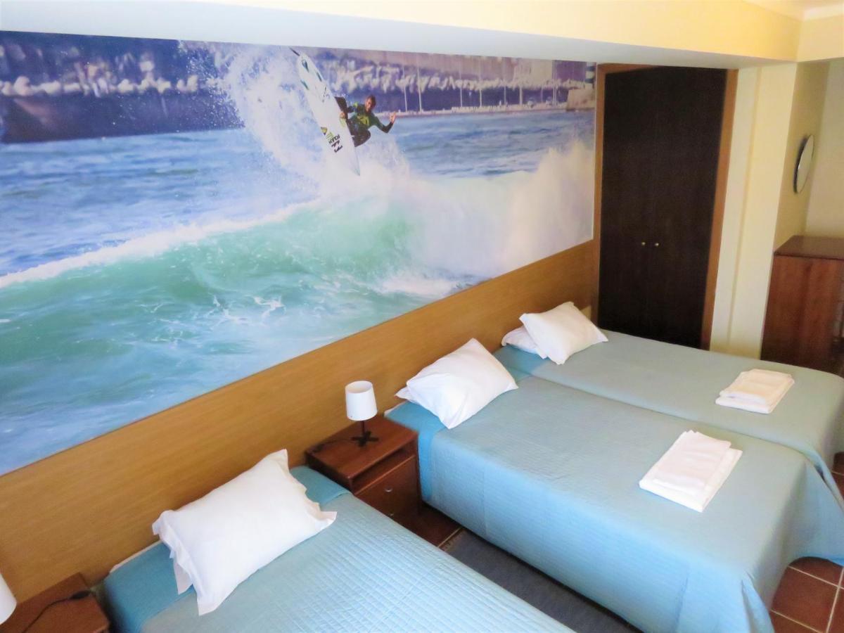 Supertubos Beach Hostel อาโตเกีย ดา บาเลยา ภายนอก รูปภาพ