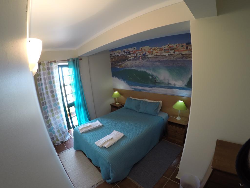 Supertubos Beach Hostel อาโตเกีย ดา บาเลยา ภายนอก รูปภาพ