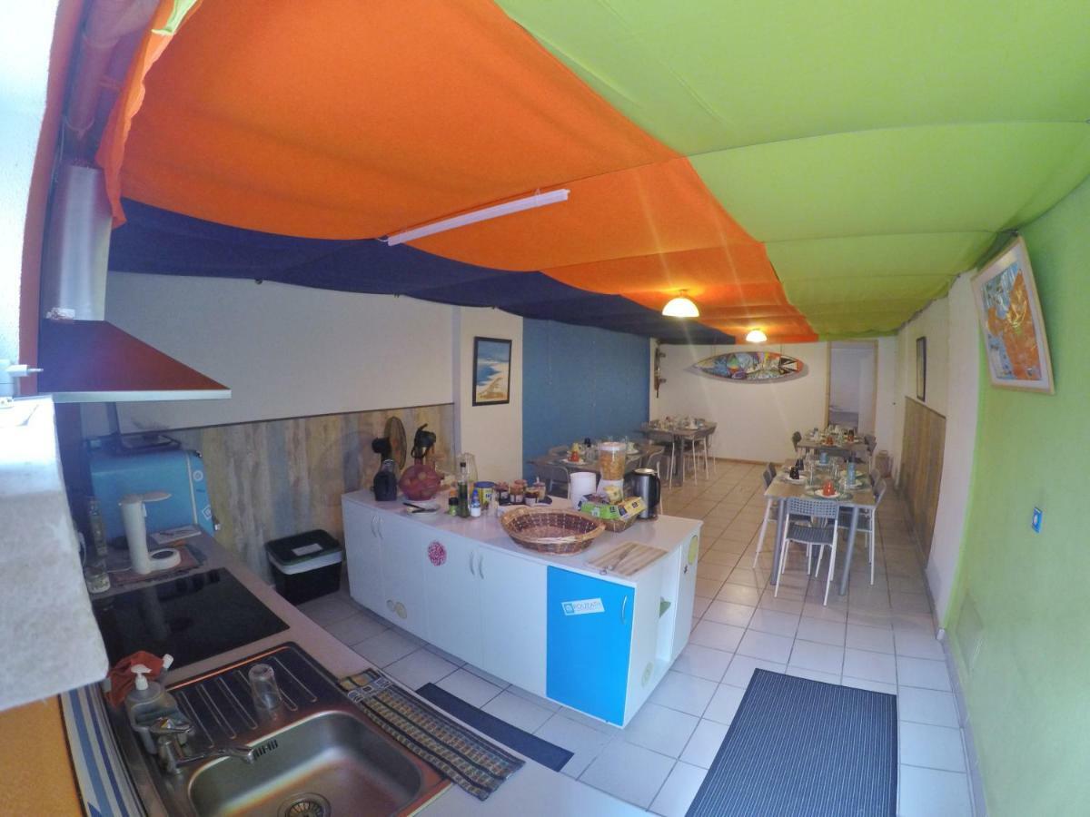 Supertubos Beach Hostel อาโตเกีย ดา บาเลยา ภายนอก รูปภาพ