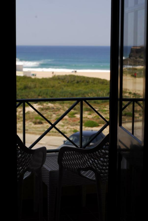 Supertubos Beach Hostel อาโตเกีย ดา บาเลยา ภายนอก รูปภาพ