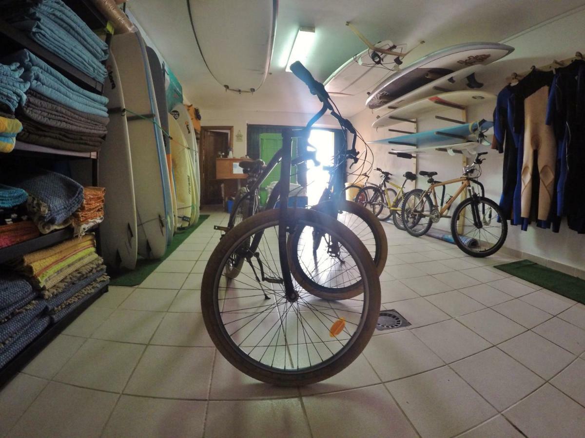 Supertubos Beach Hostel อาโตเกีย ดา บาเลยา ภายนอก รูปภาพ